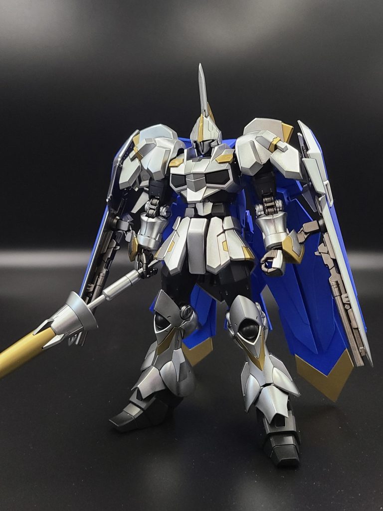 正面。上半身にギャンスロット、腕と下半身はギャンクリーガーを用いています。　シールドはシナンジュスタイン（ナラティブver）を利用しています。あとは腰を延長したり、フクラハギをパテでボリュームアップして全体のバランスは整えました。