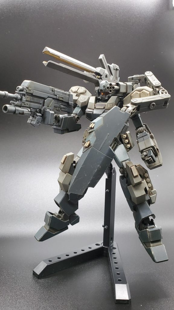 バトルアームアームズのおかげで干渉せずに装備が展開できました。 