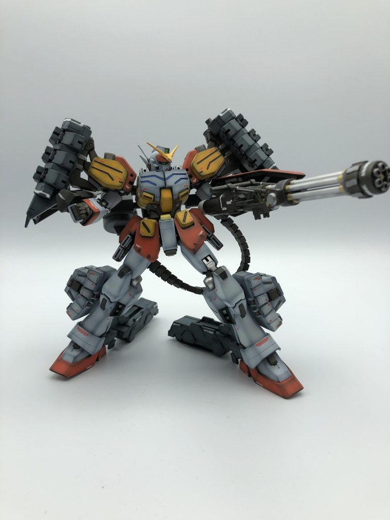 ビームガトリングガン構え(ビームだよね・・・?)。主武装を構えるのは様になりますね。ケーブルが結構きついので、構えるのは一苦労でした。