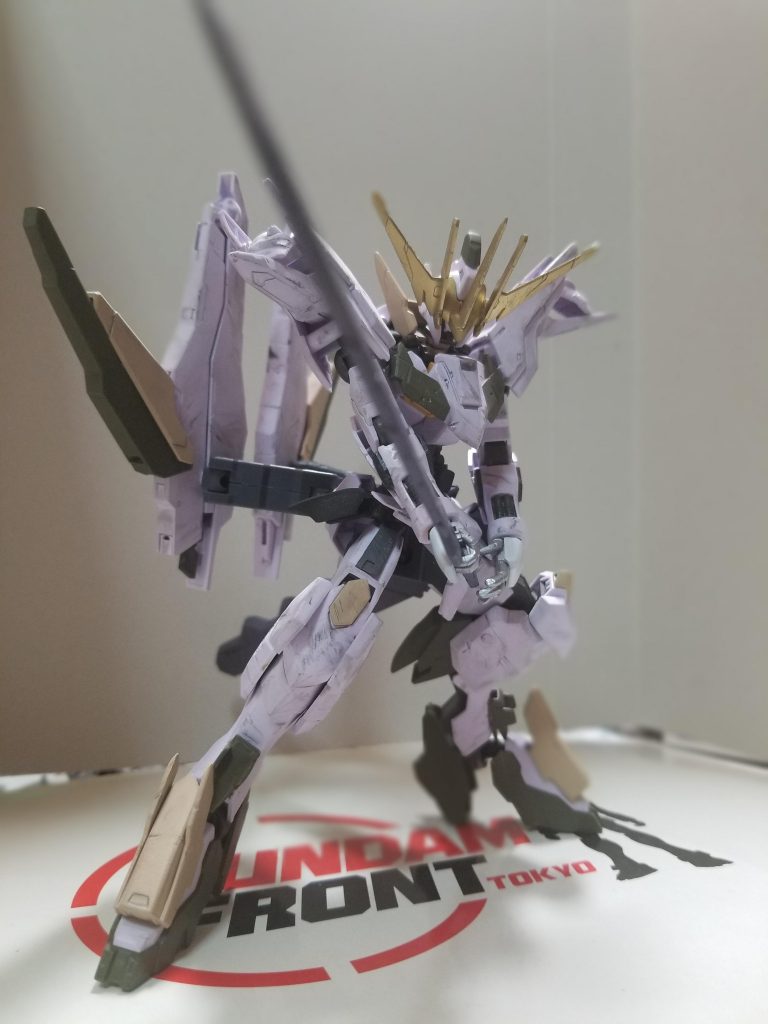 ガンダムフレームは可動域が広くて動かしていて楽しいですね。