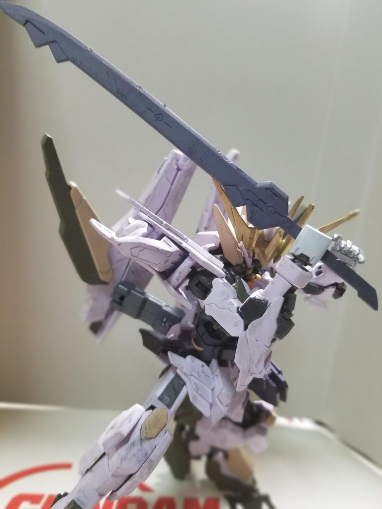 太刀マルコシアスのものをそのまま採用。腰に鞘と一緒に懸架されてます。これもズタズタにしました。