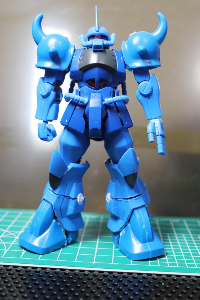 足、肩を旧キットに置換素のキットは、個人的に脛が長すぎるのが最大のｺﾚｼﾞｬﾅｲ感だったのでかなり思い切って詰めました