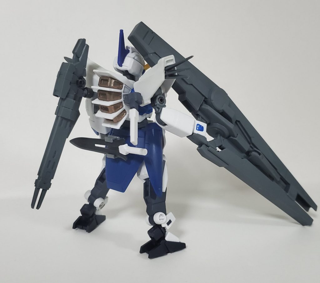 遠距離からバズーカを撃ちきったらライフルに切り替えて、とにかく動き回って、一撃づついれるヒットアンドアウェイに切り替えるスタイルです。