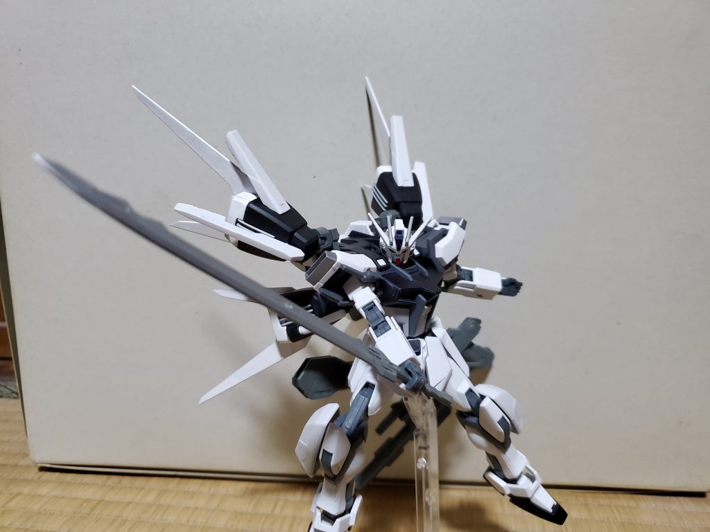『斬機刀』この機体のメインウェポンです。PS装甲持ちには通用しませんがそれ以外には充分に通用する実体剣です。(PS装甲持ちには鈍器として使用することもあるかも?)