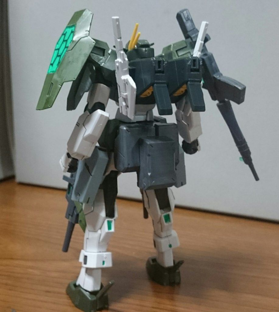 ・背面

一部スラスター等をメタグリーンで塗装してるっス