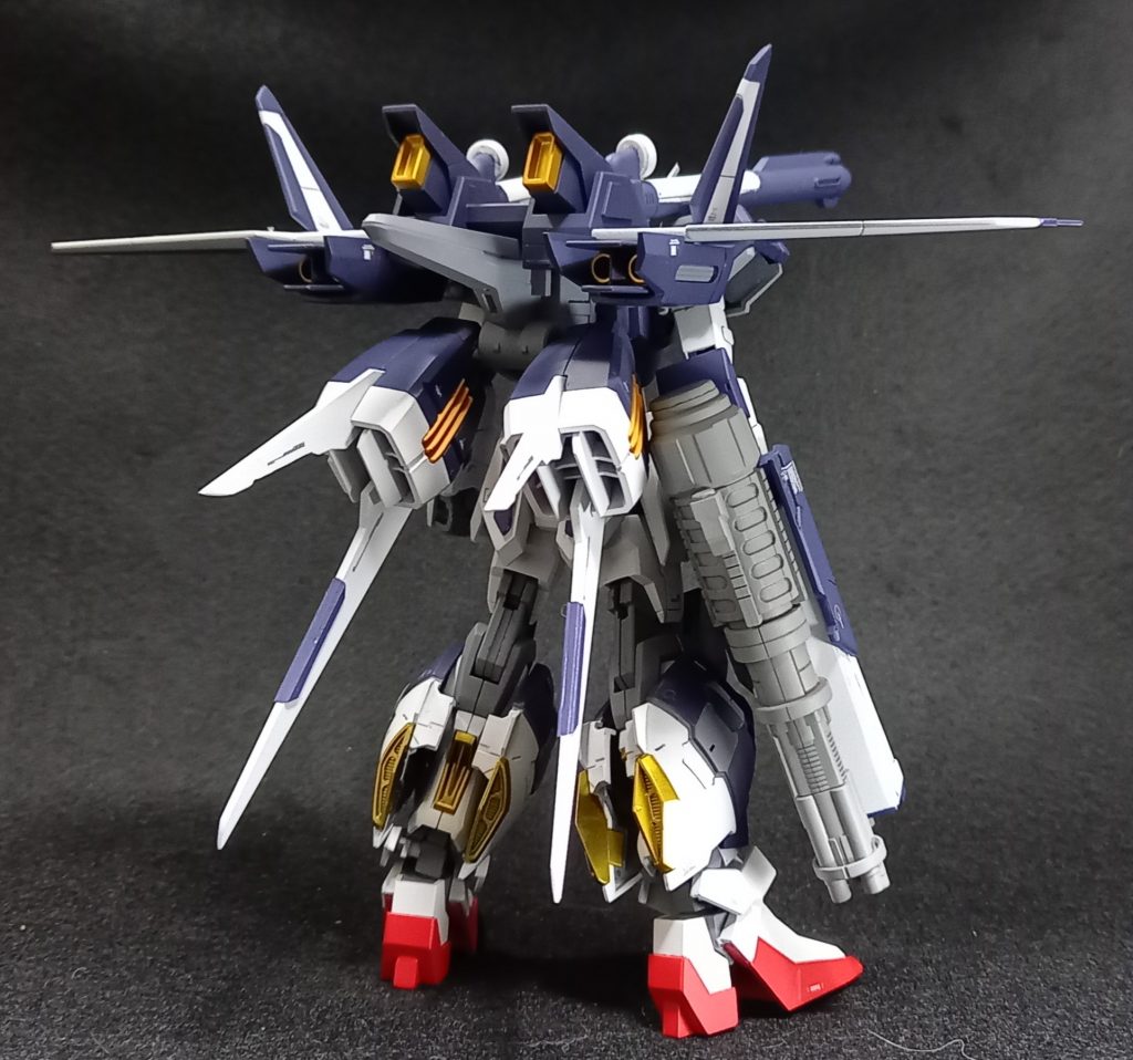 バックから。
ふくらはぎにMG フリーダム2.0の脚部パーツで追加アーマー風にしてボリュームアップしてます。