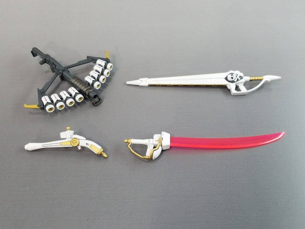 武装類。各武器基本単色成形なので塗り分けが必要。細かい箇所は苦手な筆塗りなのであまり綺麗に塗れてません。