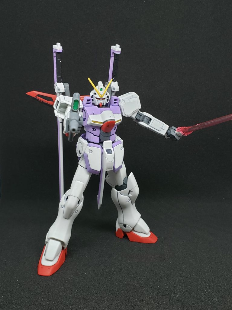 ビームライフルとビームサーベル武装一式付いているので、こちらも装備してみました。