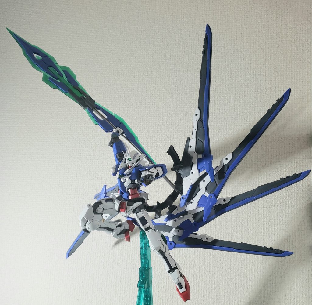 左手からはビームが出ます〜モチーフは燃える三神の衣の左手です〜デスティニーじゃないよ「瞠目に値する。素晴らしいな、我が敵よ!」