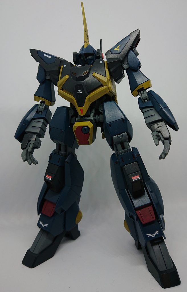 キットの成型色より濃い目のカラーリングになりました。