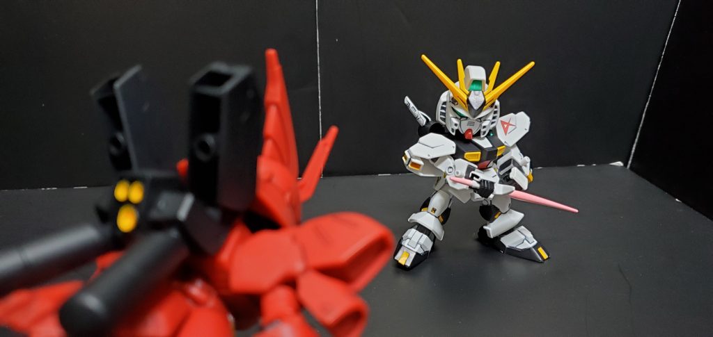 シーン再現コーナー。お相手は同時発売のSDEX サザビーです。