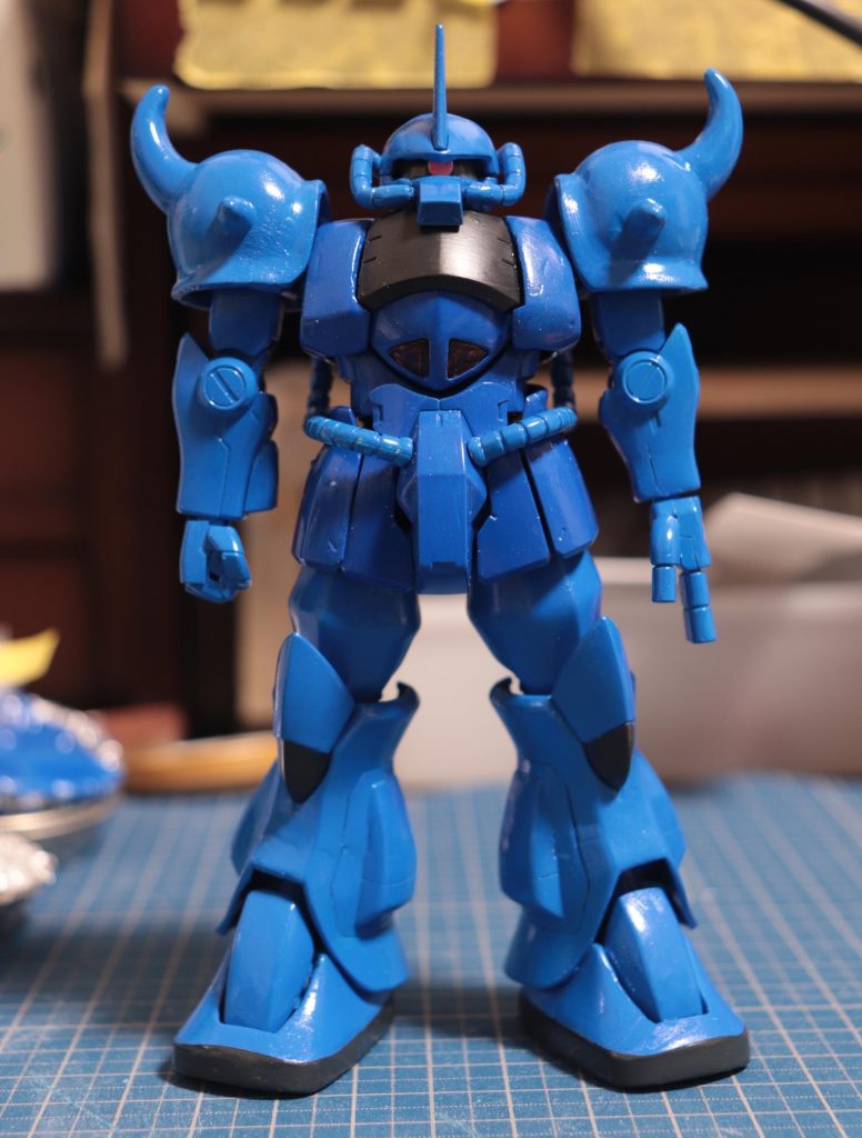 筆塗りで基本塗装を終えたところ表面処理が全然だめで表面が酷いことになっていましたがご愛嬌で