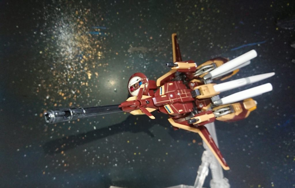 辺境宙域でのジオン残党との戦闘を繰り返す中、同機の性能とパイロットの操作能力が相まって、いつしか「辺境のオジロワシ」の異名と共に公式コードを持たない機体はその風貌から「ゼータ・イーグル」と呼ばれるようになった。