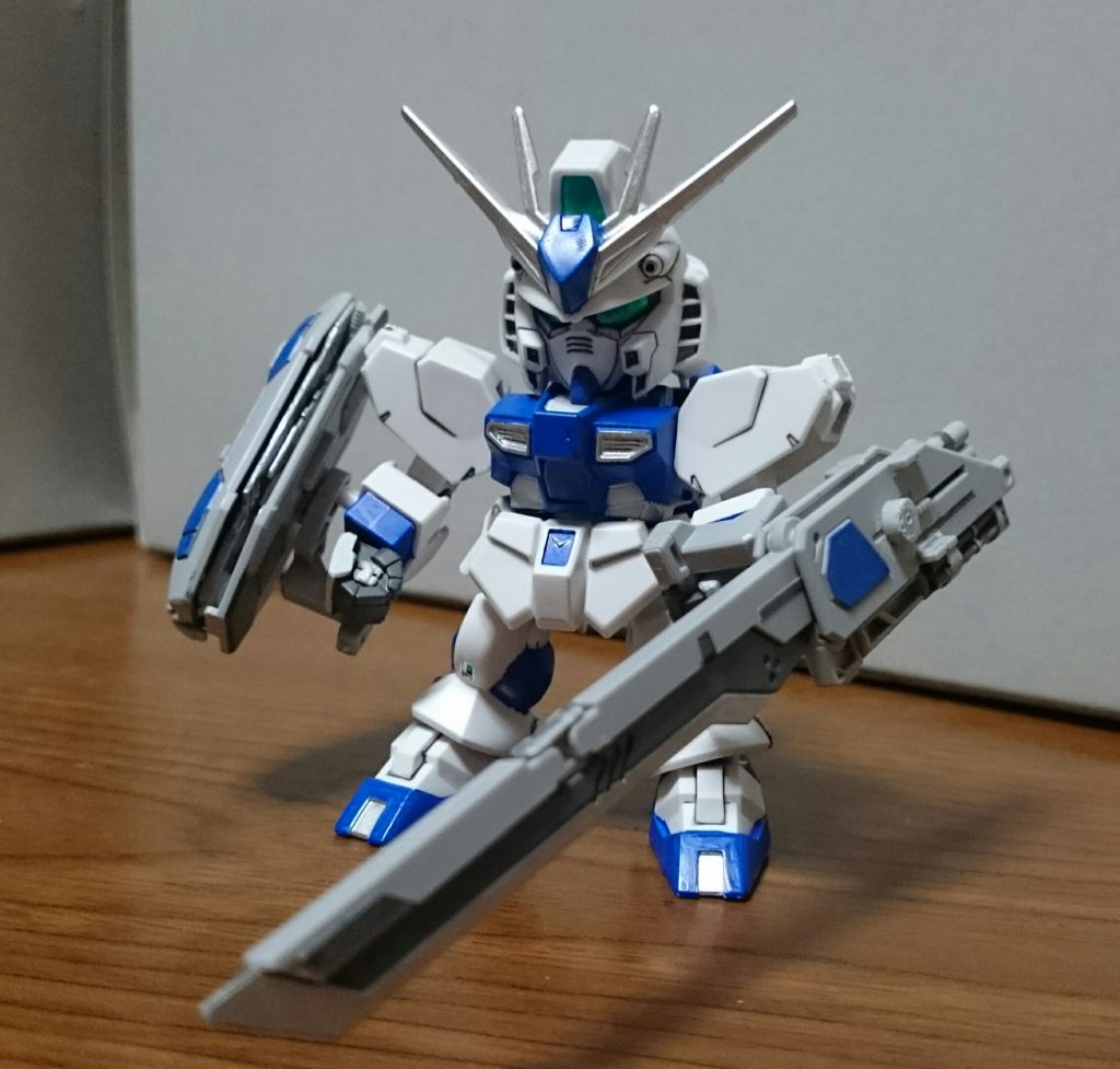 ・νガンダム ヴレイブファンネル、ライフル、シールドを外してマーキュリーレヴを装備！レヴはHGの物を丸々流用してるのでブレードがすごく長いっス。ちなみに、そのままでは持たせられないので、取手先端を切り飛ばして多少強引に保持させてるっス