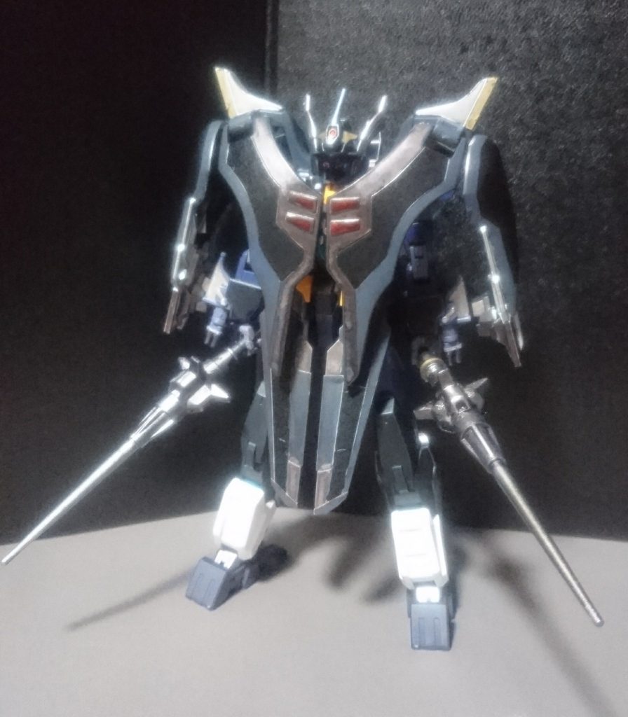 アーマー装着完了。アクティブクロークのせいか、正面から見ると、重装甲っぽく見えてしまいます。※ビーム攻撃耐性あり。ゼオライマーに出てくる月のローズセラヴィーみたいな感じにも見えなくもないかな?