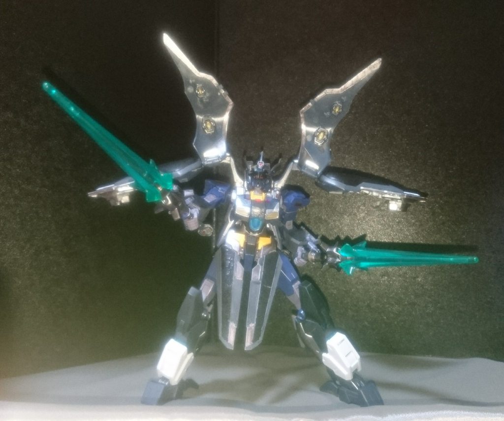 ダブルランスはエネルギー出力により、ビームランサーにもなります。突貫力も高まり、非常に強力。※この武器はダンボール戦機のLBXオーディンのを使用しています。