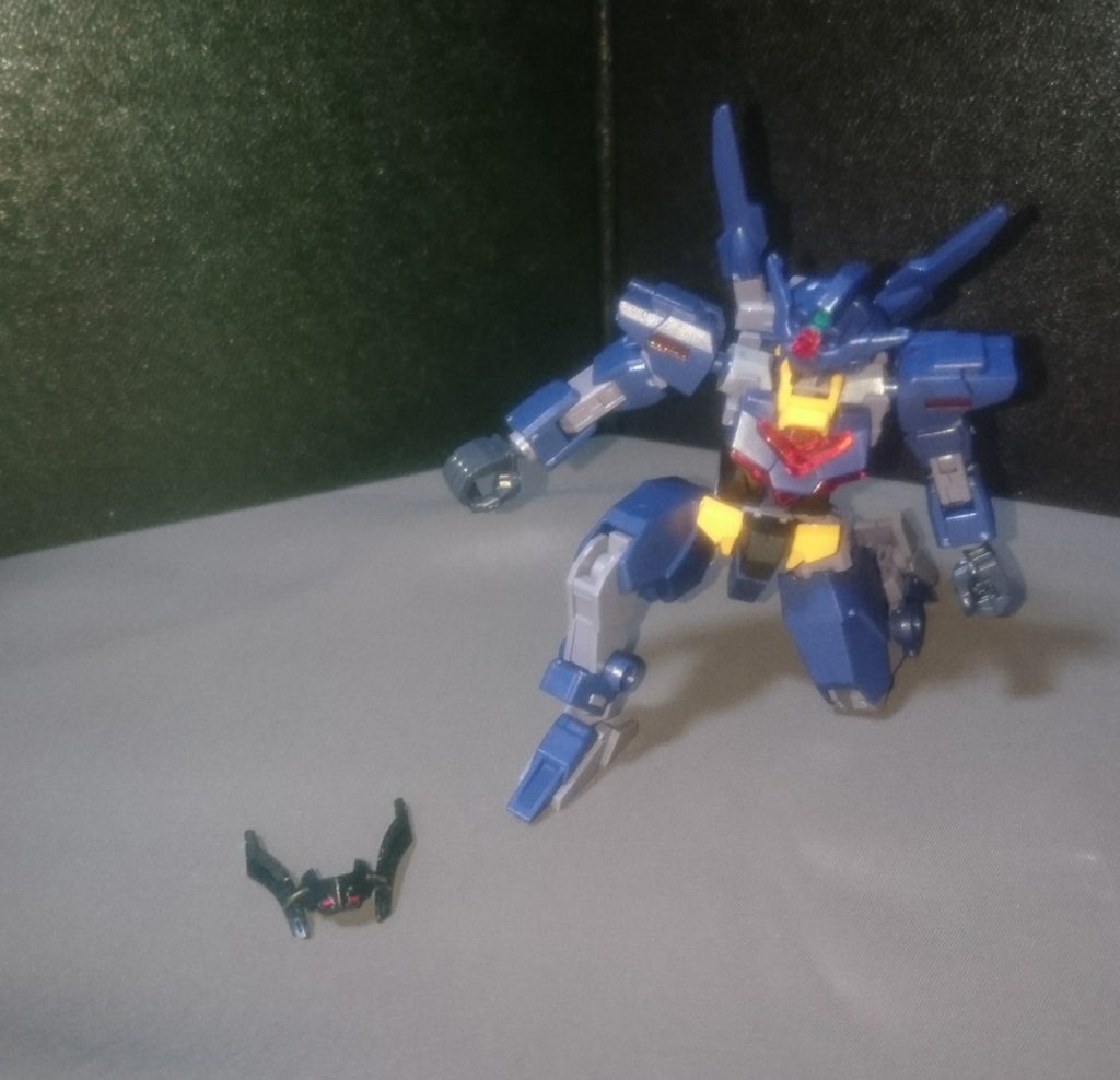 ん、なんだ?この仮面は……※ガンダムウヴァルのマスクです。