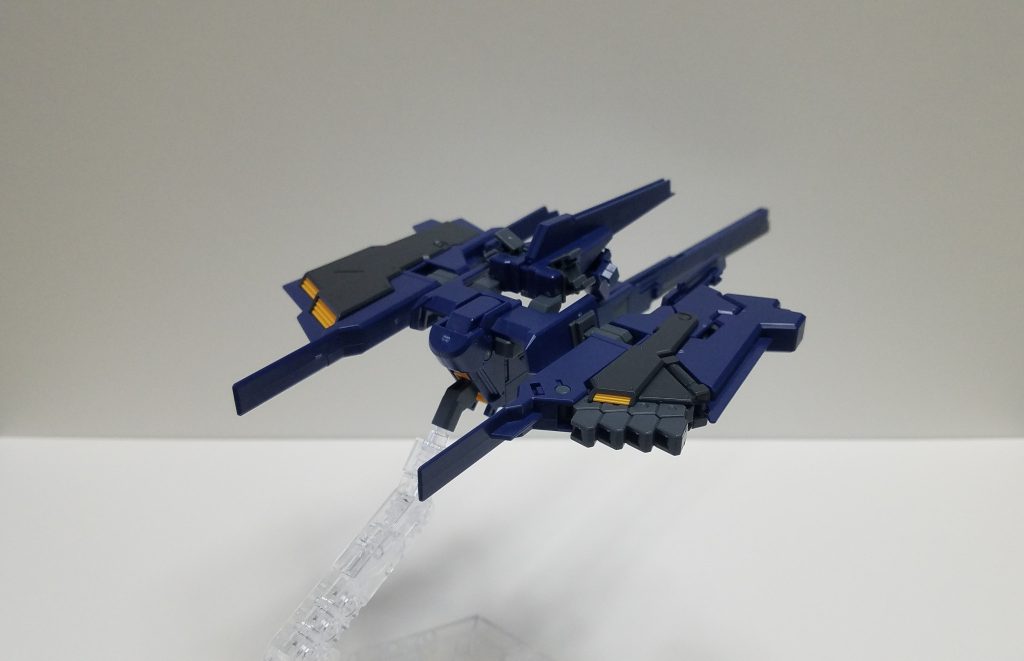 最初はスルーしていたものの、やっぱり欲しい！と思って何度目かの再販で購入。中央ユニットのモノアイは省略されていたので切り出したホイルシールを貼ってみました(わかりづらい)。