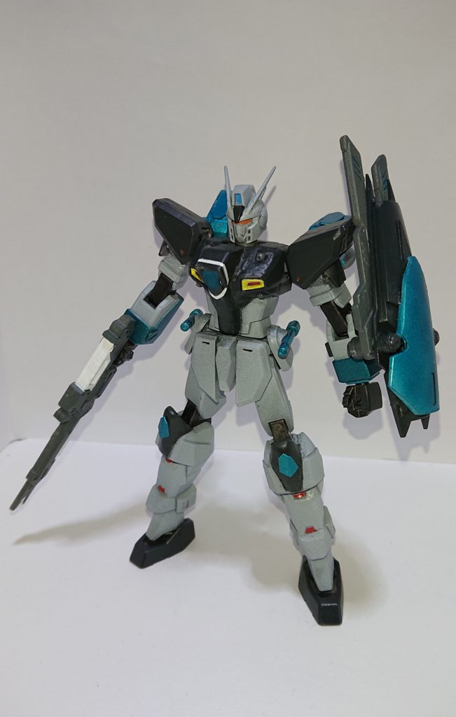 初のミキシングです!ダガーの派生機体ということで作りました。軽量化、推進力向上、一撃離脱をコンセプトに置いています。 スローターダガーを素体に作っています。胴体はインフィニットジャスティスとダガーを掛け合わせるように加工しました。