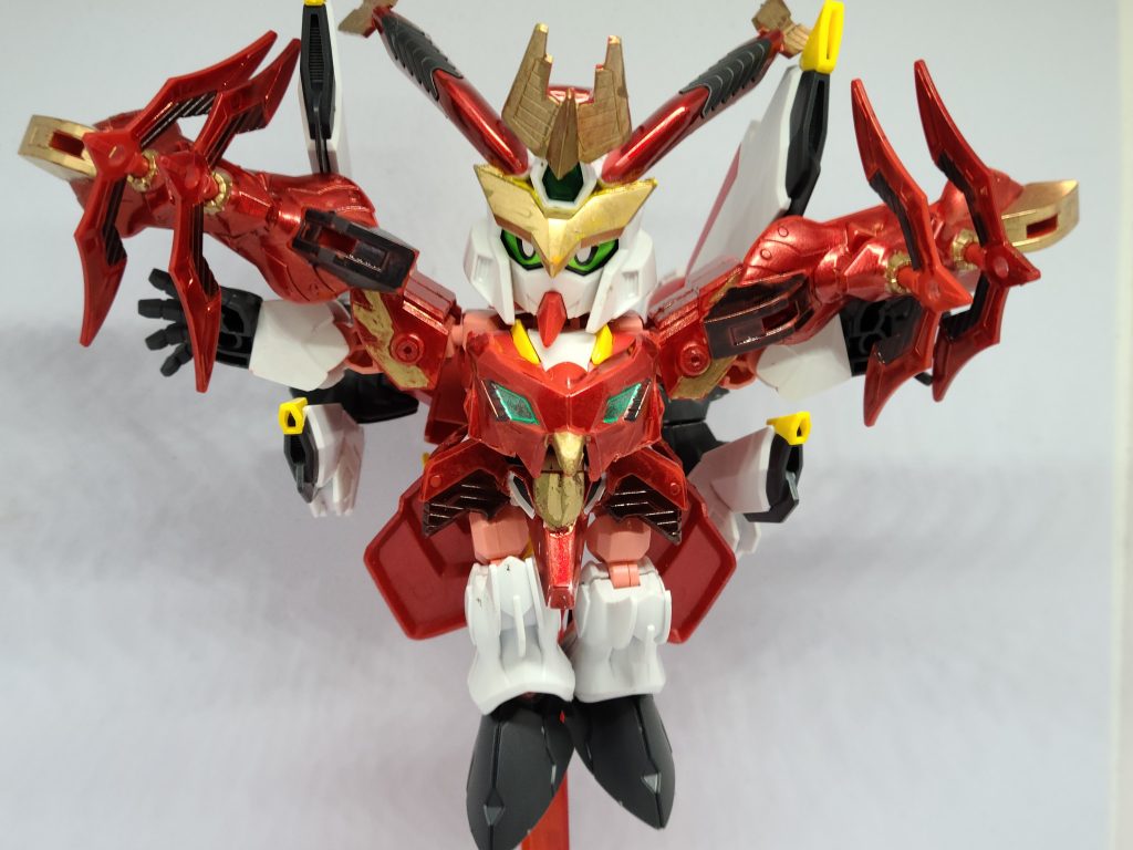 「全自動　赤群兵(おまかせ　あかんべー)」武者○秘将軍とは違い肩に装備したまま放ちます更にバックパック展開しフェニックスのメガビームキャノンも追加されています