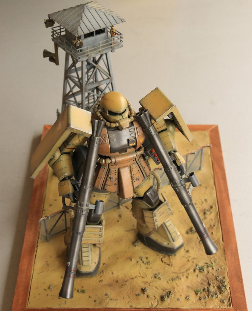 基地の雰囲気を表現したかったので、この機会にジオラマ制作に初挑戦しました。ザクのベースはHGUC ザクIIです。
