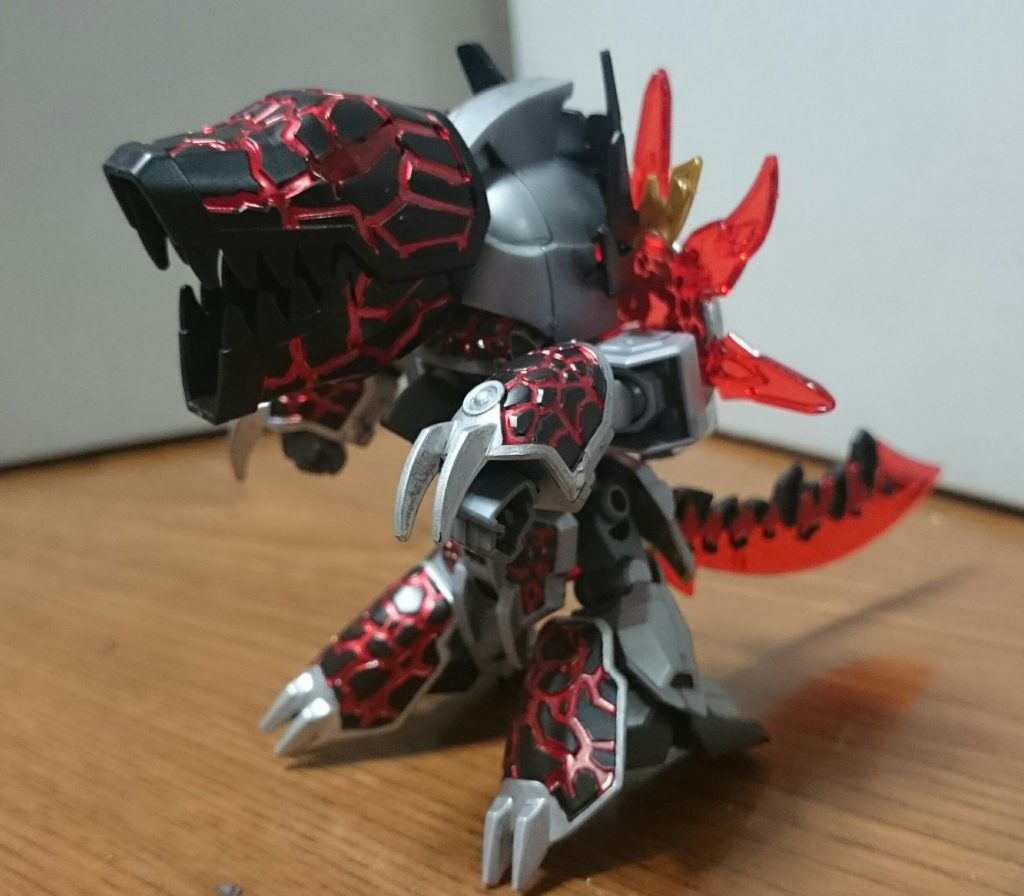 ・凶竜形態字面は恐れる竜ではなく、凶の方の竜。ちなみにツインアイはアンテナの取り付け位置を変えること&バックパックで見えなくなってるっス