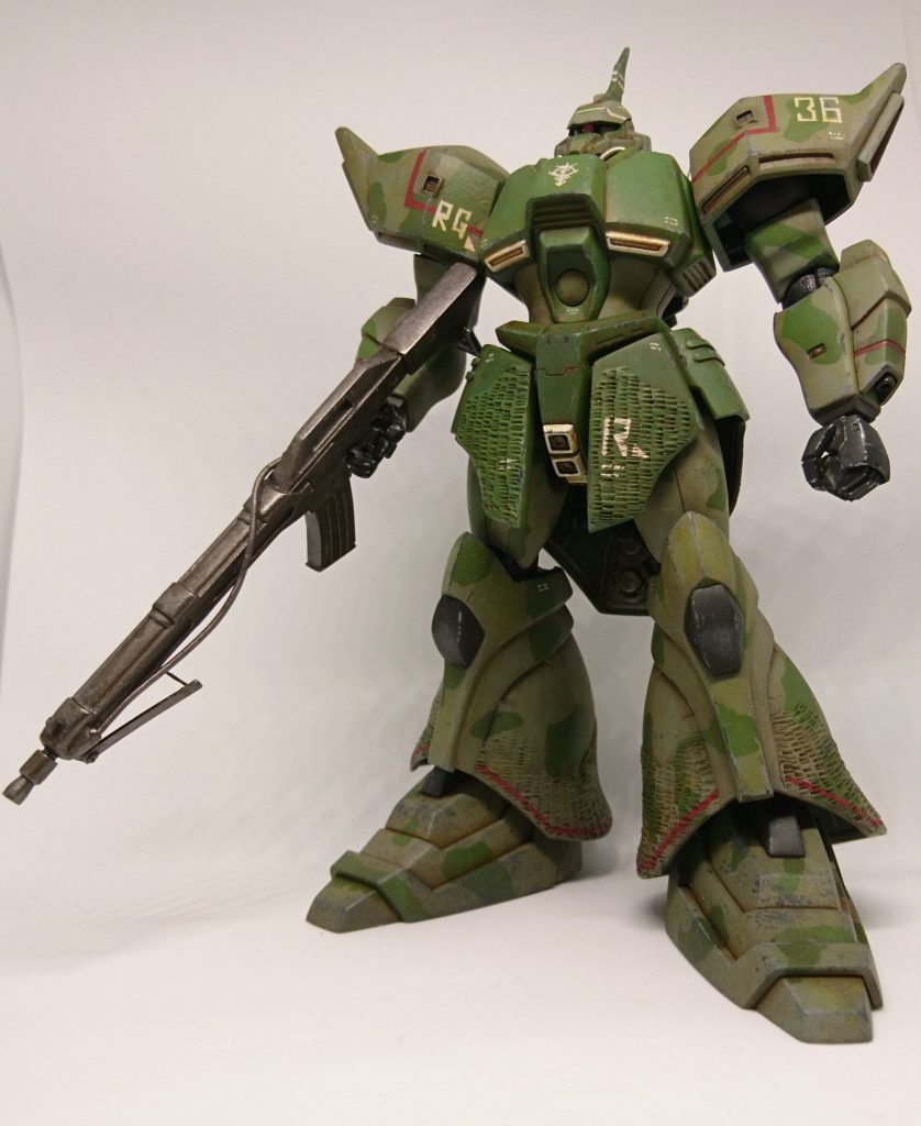 正面。銃も画集を参考にそれらしくまとめました。