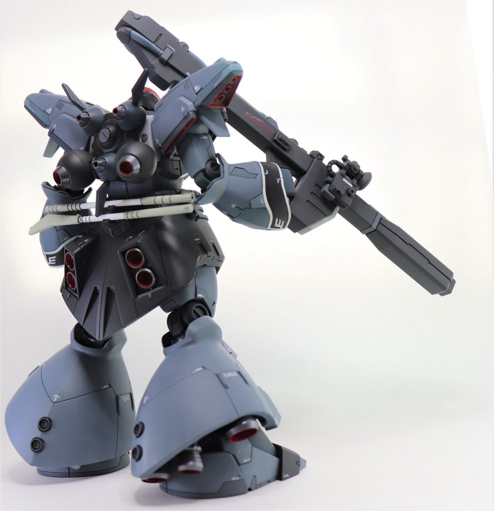 なぎなたは腰に分割タイプを装備。トライブレードも3枚羽風にスジボリしています。