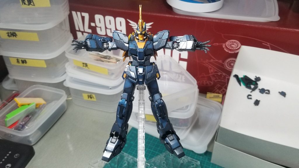 4色グラデ、一部ガラスパール吹いて、つやあり、つや消しトップコート吹いて、機体にメリハリ