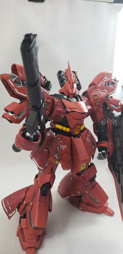 手の色は解体匠機のサザビーを意識しました。バーニア類、ファンネルの配色も同様です。