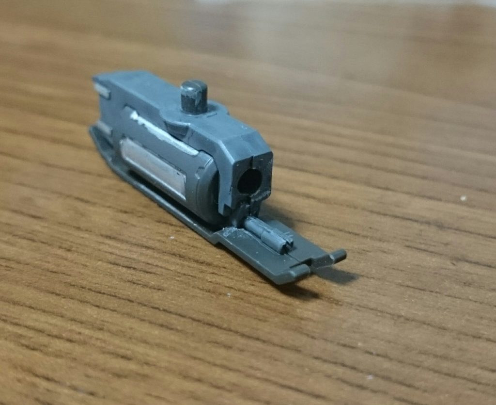 ・製作法(ダインスレイヴ編)元はハシュマルの頭部を使用したビームキャノンのみを作る予定だったんスけど、ロケット砲の砲身を切除したところ、そこにはまさかの(約)3mm穴が！これを使わない手はないということでダインスレイヴ作りに着手したっス(お陰でもうひとつつくる嵌めになったけど)