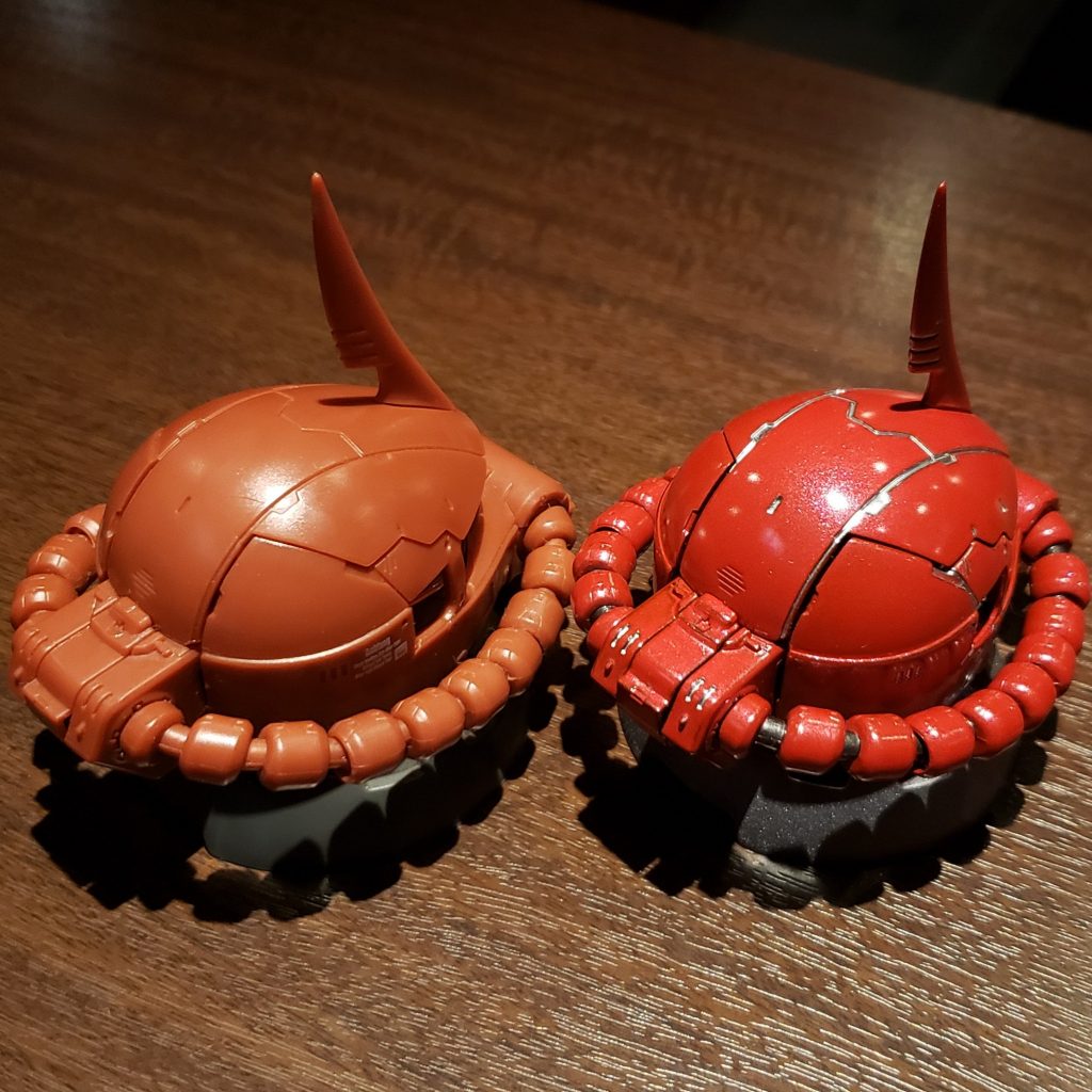 塗装して完成したので嬉しがりの僕は職場に塗装前と同じものがあるからと店に即持って行き並べてビフォーアフター写真を撮りました。バーのカウンターのダウンライトは良い感じの雰囲気で写真撮れるので行きつけのバーなどある方はぜひ作品と共にバーへ行きお酒楽しみながら写真撮ったりしてみてくださいね。(感染症対策などはしっかり配慮してお出かけくださいね。)と、関係ない話を挟みましたがビフォーアフター見ると無塗装でもかっこいいですがやっぱり塗った方がキュッと締まる感じしてかっこよさが増しますね。思い出して塗装してよかったです。楽しかった( *´︶`*)