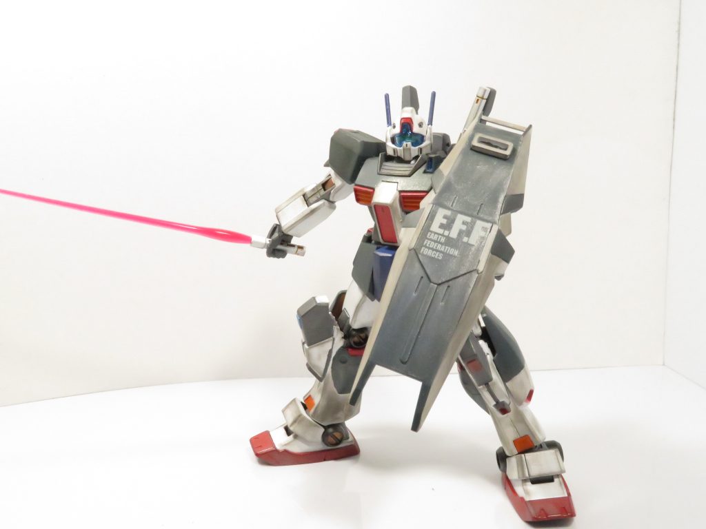 アクションポーズ取らしてみると、ジムⅢって意外とカッコいいですね！再販したら、欲しくなりました。