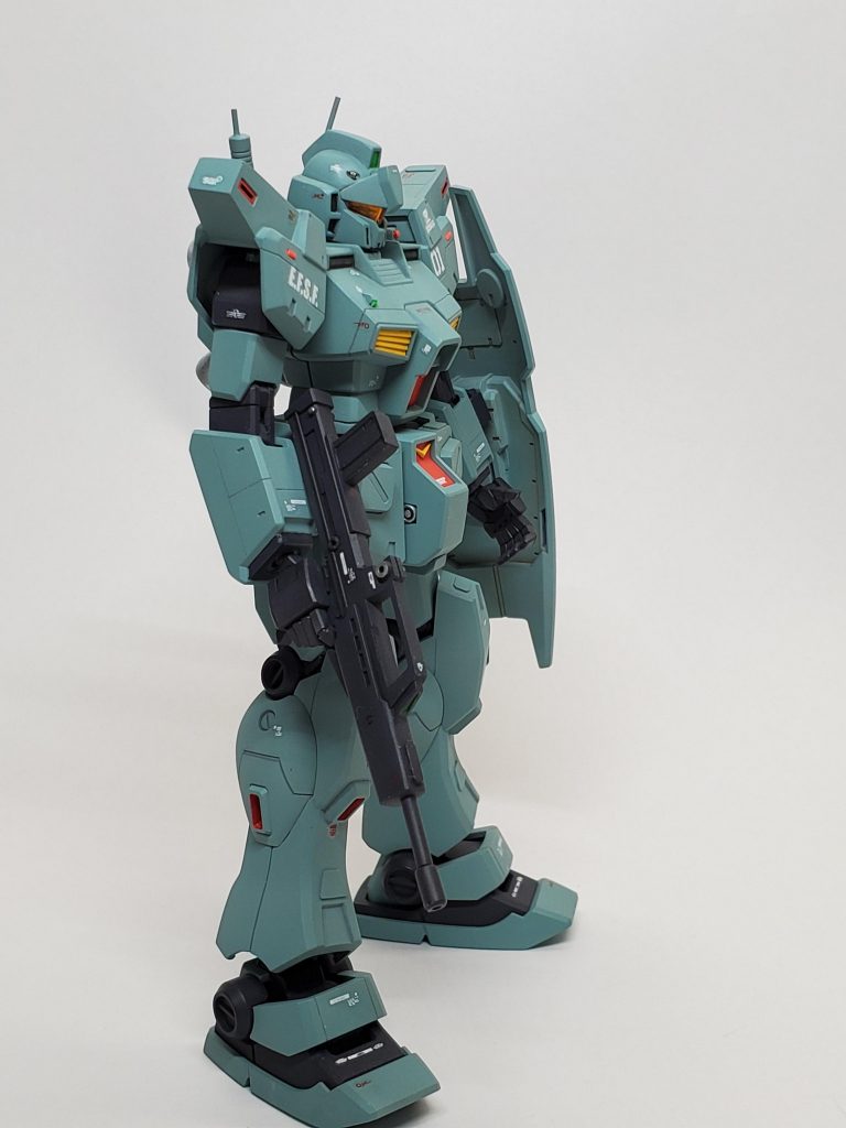 足の関節軸は内側に角度を付け直してます😄設置性が上がり、ポージングが良くなりますね👍