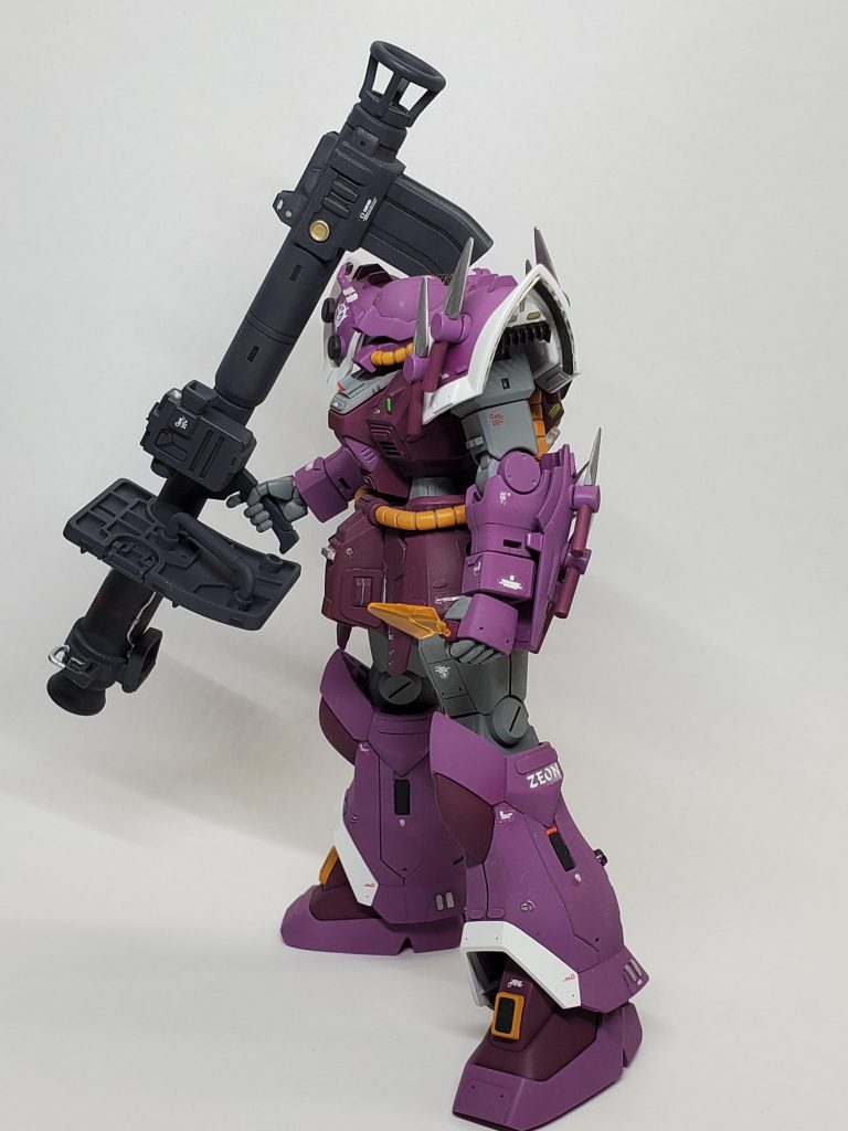 各所に金属パーツや蛍光のチップを使用。プラバンを貼り込んで情報量を上げてます。 