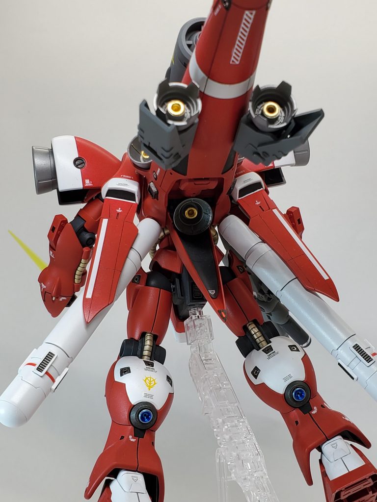 ふくらはぎのノズルも金属パーツを使用してます。白のプロペラントタンクは、市販品を使用しています。イメージピッタリでした👍