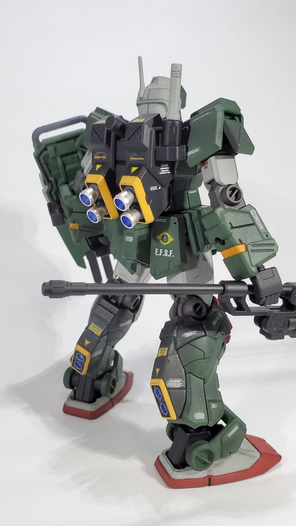 塗装は暗緑色、ロイヤルライトグレー、マットブラック、オレンジ、シャインシルバー、ガンダムメタバイオレット、黒のパステルを用いています。トップコートでしくじったのでまた再挑戦したいキットです。