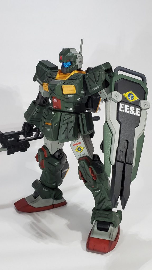 脚部の黄色はミスマッチに感じたので赤に変更しました。