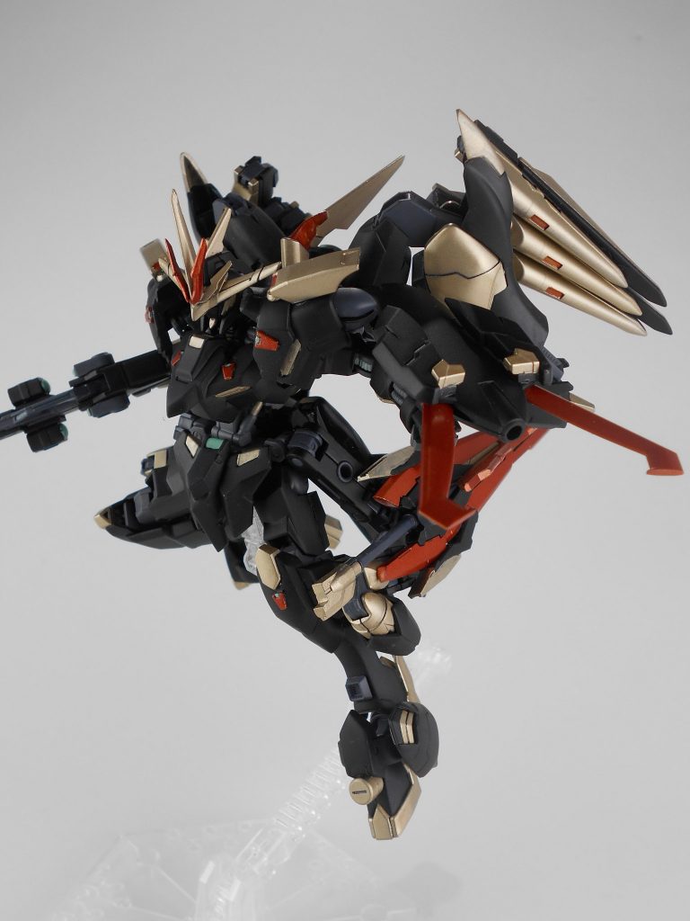 シザースシールド改・「ステリロ」。端白星のシールドのクロー部分の強度を増加させ、実体剣やビームを防げるようにしています。中央はスクリュードリルを廃止して、ビーム発射口にしています。「ステリロ」はギリシャ語で「巨星」のアナグラムです。