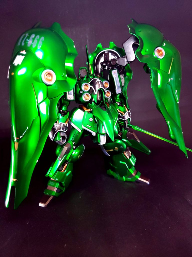 パラオ攻略戦では脱走したユニコーンガンダムを捕える任務(実際にはユニコーンガンダムの真の性能を試そうとしたフル・フロンタルの策略)を受けて交戦するも、デストロイモードとなったユニコーンガンダムの性能と能力に押され、右手を失う等マリーダ共々無数の傷を負い、ネェル・アーガマに収容される。