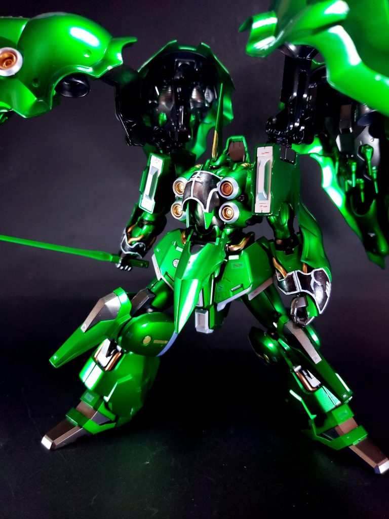 小説版『UC』における最終決戦では、手首より先を失った右腕に2丁のビーム・ガトリングガンを装備して出撃し[29]、ユニコーンガンダムのバックアップを担当した。マリーダとの親和性の高まりにより機体から虹色の燐光を発しながら[30]、ユニコーンガンダムとシナンジュの戦闘に介入してシナンジュの足止めを請け負う。ファンネルを全弾失い撃墜直前まで追い詰められるが、4枚の大型バインダーの接続アームを自ら斬り落とし、大型バインダー自体を巨大なファンネルとして操り、シナンジュに質量弾として突撃・起爆させる[31]という荒業で、その場を何とか切り抜け離脱した。その後、バンシィのビーム・マグナムからネェル・アーガマを庇って爆散し、爆発ではない未知の光を戦場に散らしながら消えていった。