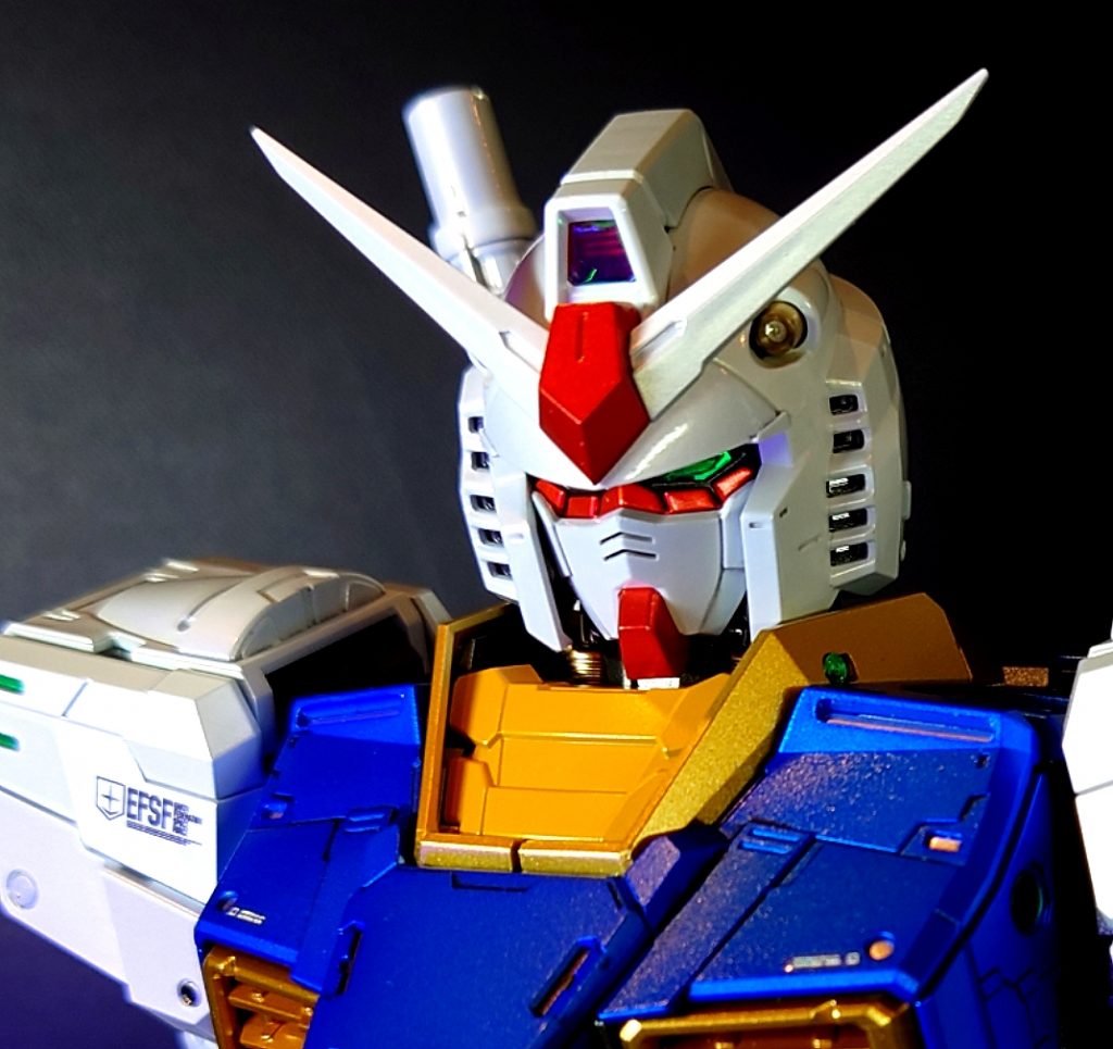 顎を引けるように加工してます。目はオーロラグリーンのシールを使用