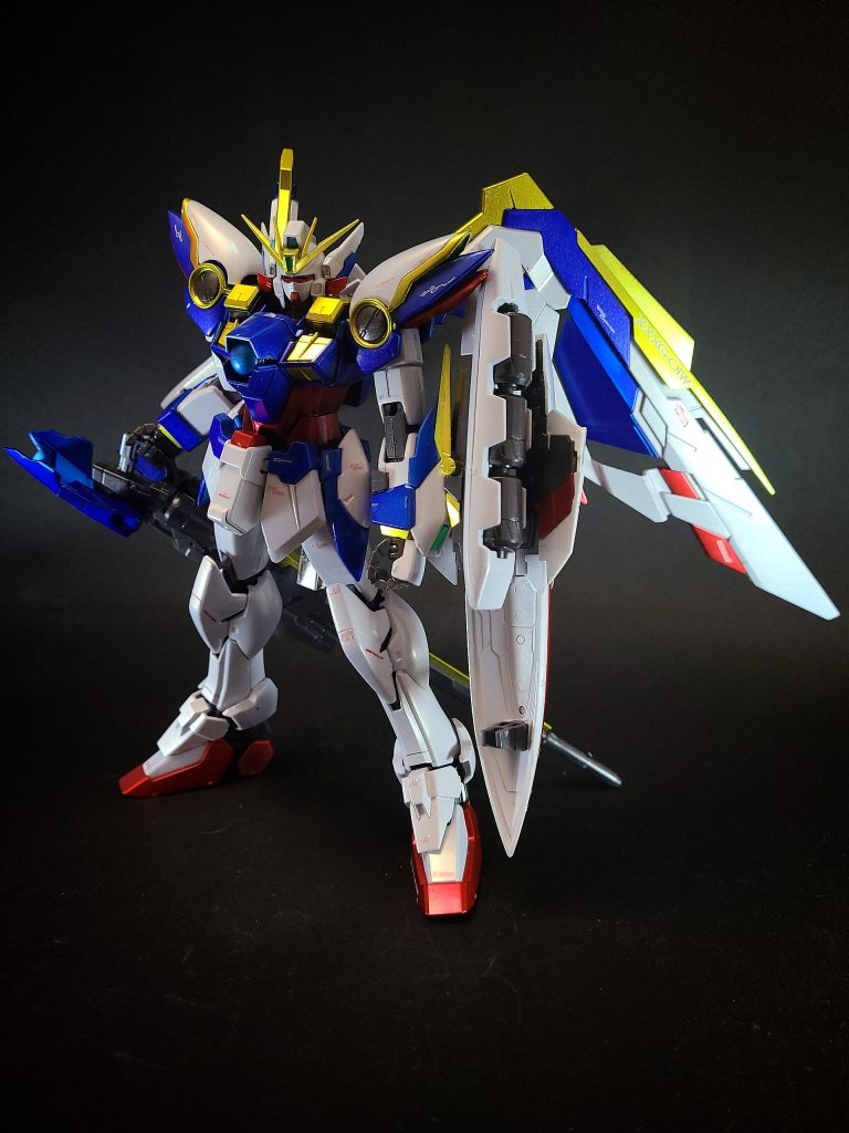 コクピットオペレーション・メテオによって使用された5機のガンダムのコクピットは各機共通のものを用いながらも、シートやグリップの位置は各機それぞれに個体差が存在する[注 1]。また、コクピットシートは少年の体格に合わせて作られており、大人が座席に搭乗することはできない[注 1]。コクピット部分は球状のカプセルとなっており、機体頭部の動きに連動して同じ向きに稼働する方式をとっている[6]。コクピットカプセル周囲はリニアフレームで覆われる[7]。ガンダムのコクピット部はOZ製のものとは異なり、衝撃を緩和する機能を備えたフローティングコクピットとなっている