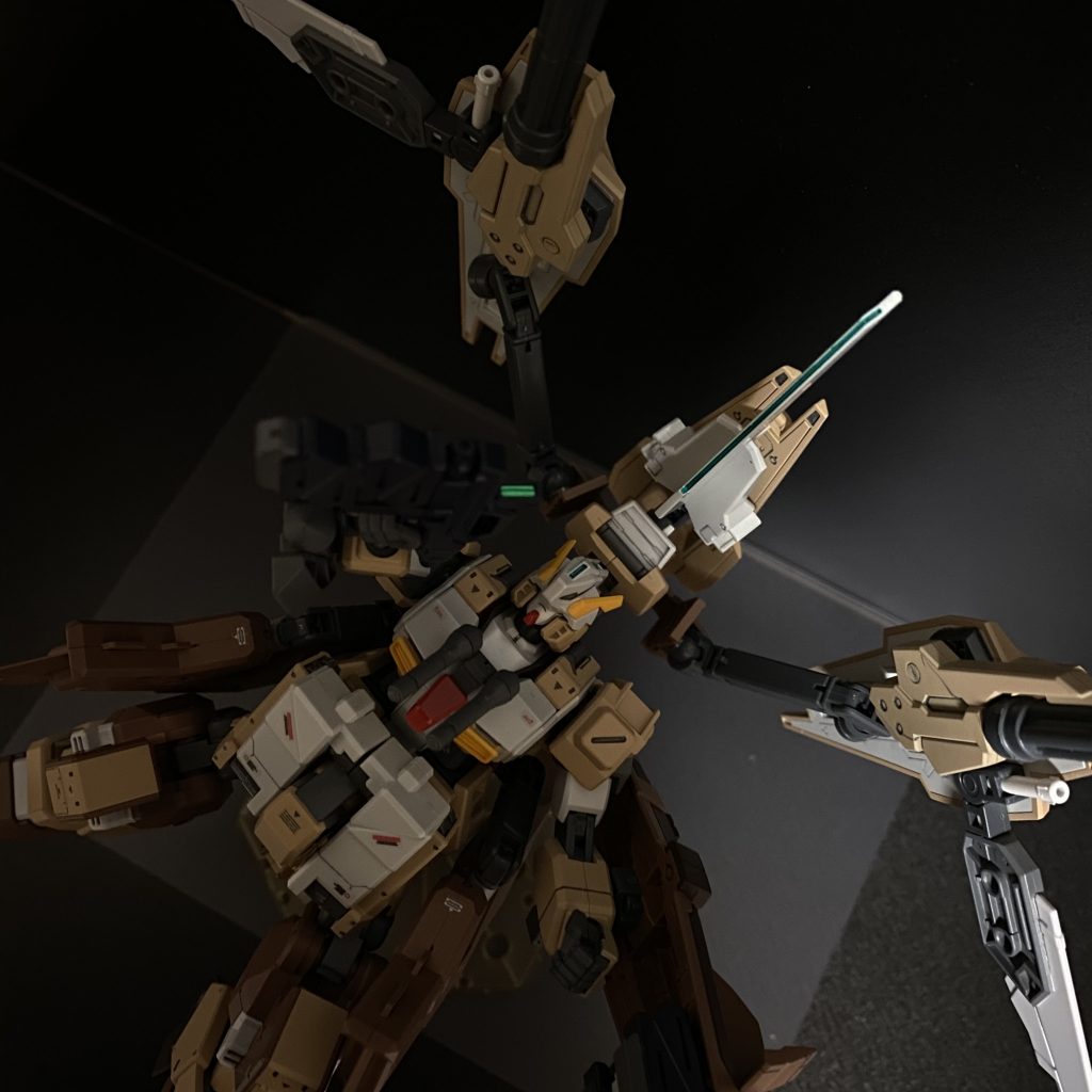 使用する兵装は全てビーム兵装である。常に前線で弾をばら撒き、切り掛かり、前線をかき回すよう指示されている。兵装がガトリングばかりなのはその為。なお、もし相手が、Iフィールド搭載機だったら…、ガルバルディベースの機体を待て。