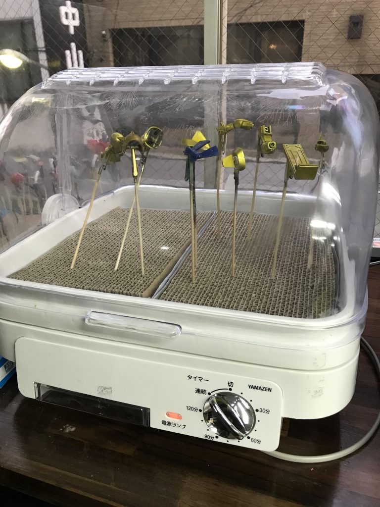 乾燥機があって、塗装しているととスタッフさんが知らぬ間に入れててくれます!
塗料まで作ってくれて、沢山助けてもらいました✨
お近くの方やご興味ある方はTwitterで
https://twitter.com/tsukuru_labo?s=21
までアクセスしてみてください!