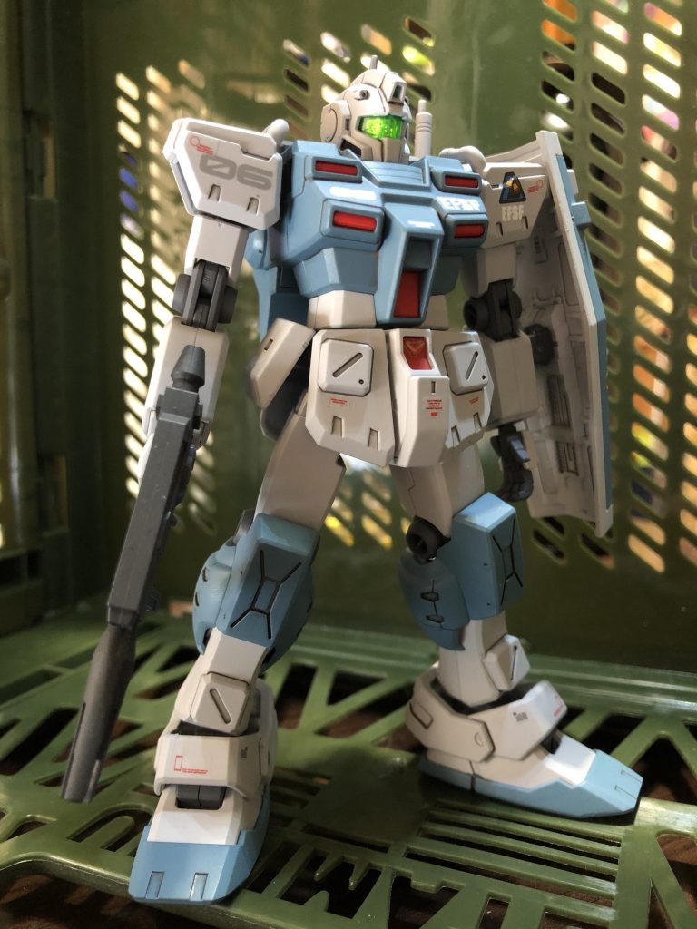 原因不明の空間転移現象の多発により、いくつかの並行世界が一つになった世界。
アナハイムの惜しみない協力とブライト.ノアの尽力により、未知の勢力に対抗すべく最新鋭機や秘匿隠蔽されていたガンダムシリーズの実戦配備など戦力増強が急務である中、拠点防衛、補給部隊、地上部隊などの一般機は旧式の機体が多く使われている。
このパワードジム改もジムカスタムⅡシリーズ同様AEにより近代改修が加えられジェガンに勝るとも劣らない性能を維持している。
という妄想であります。