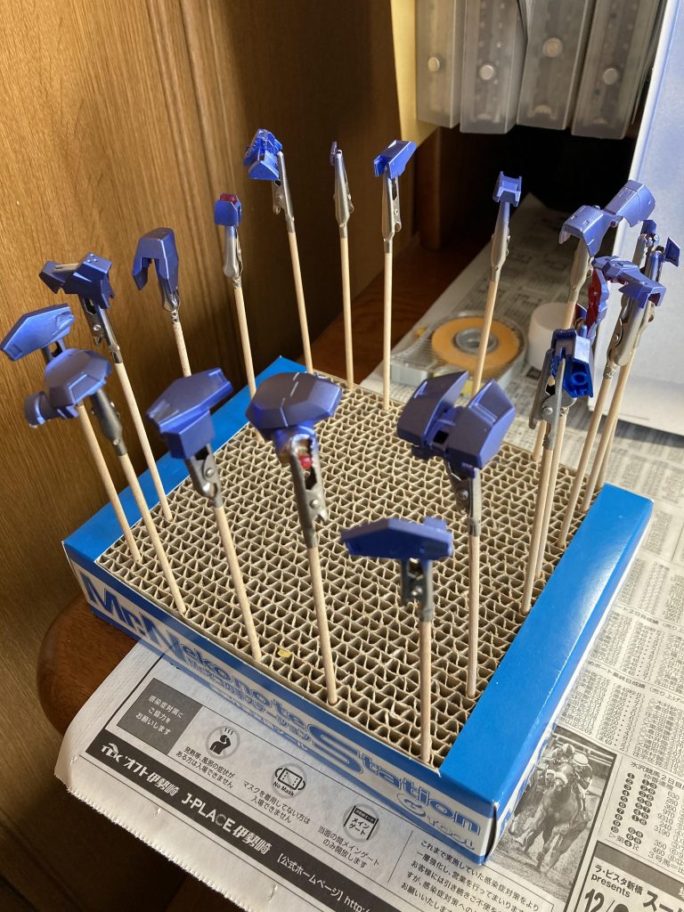 主に鉄血シリーズのキットを中心にミキシングしました。
塗装はガンマカエアブラシシステムで済ませましたね