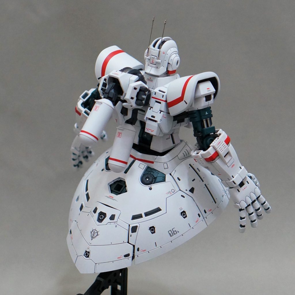 そのままだと背中が寂しかったのでジャンクパーツでバックパックを追加し、試作機っぽくするためにプロペラントタンクを装着させてみました。