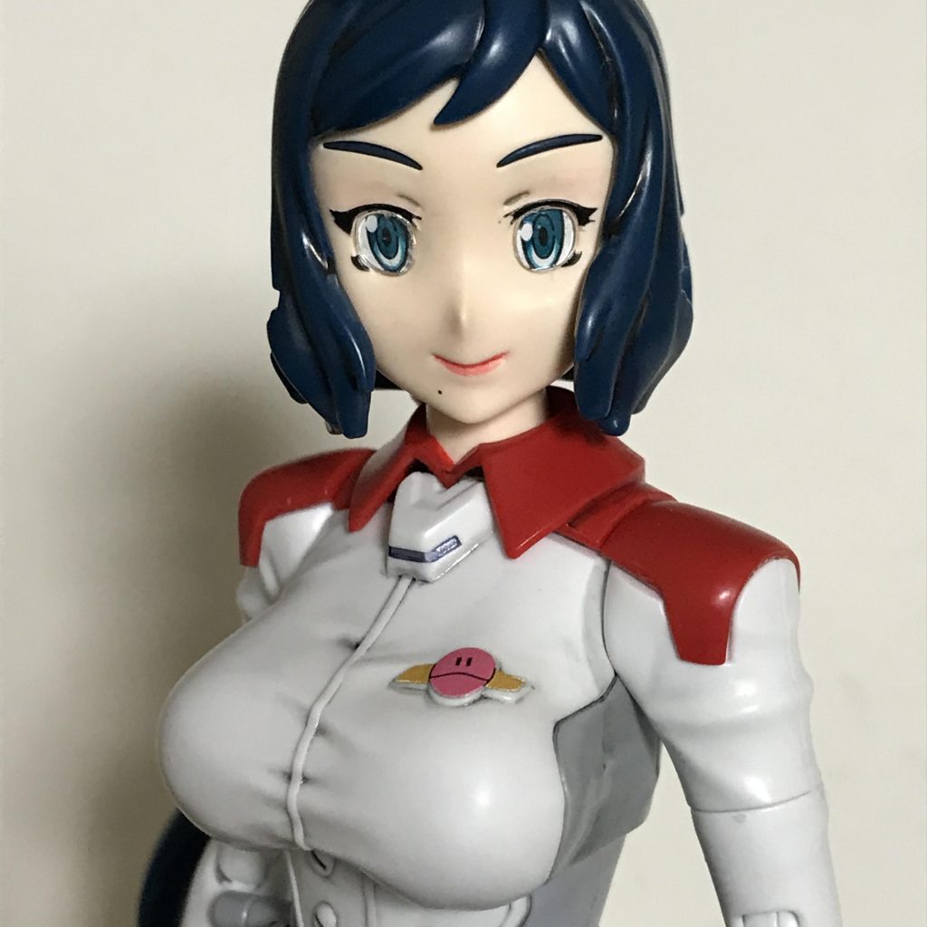 顔は、唇、頬、まぶたをリアルタッチマーカーのピンク1で、まつ毛をグレー3で塗りました。あごには南野陽子さんを真似たホクロを入れました。眼はクリアパーツ使用です。（その後クリアパーツは紛失しました）