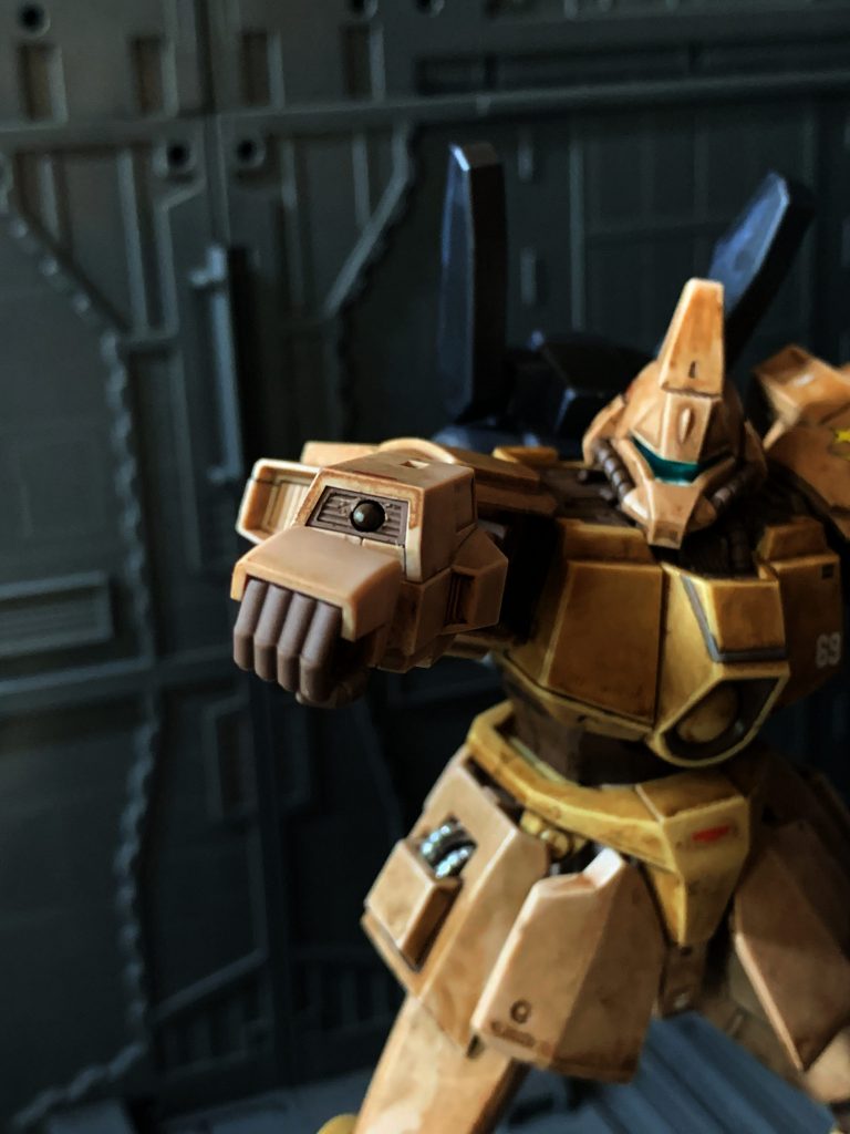 腕部グレネードランチャーベースとなったガルバルディβにはない追加装備。信頼性の高い実弾兵器。装弾数は3発。